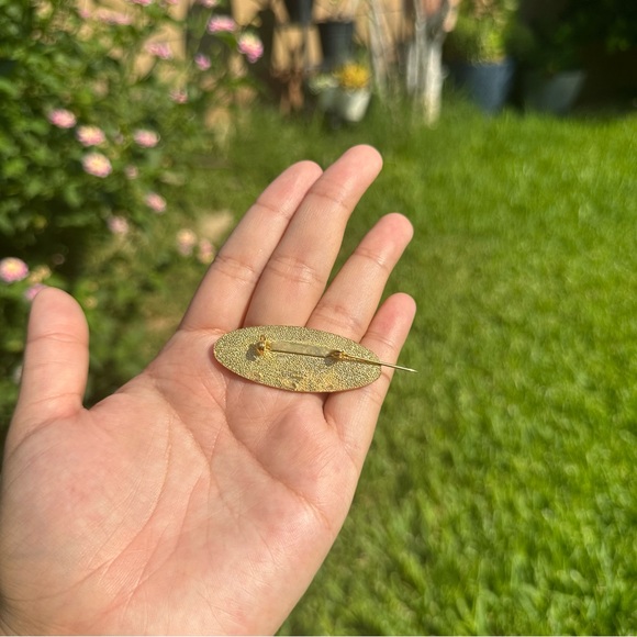 Amera Custom Name Tag Gold Tone Brooch/Pin - Picture 6 of 9